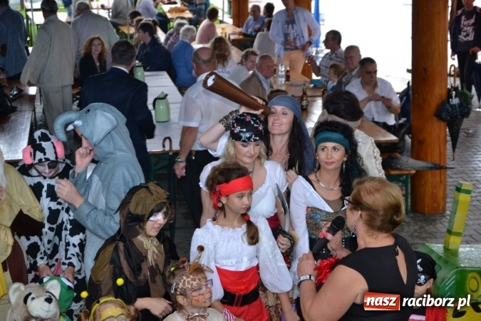 Zdjęcie w galerii na portalu naszraciborz.pl: Piratki z Karaibów na dożynkach w Roszkowie wiadomości z regionu
