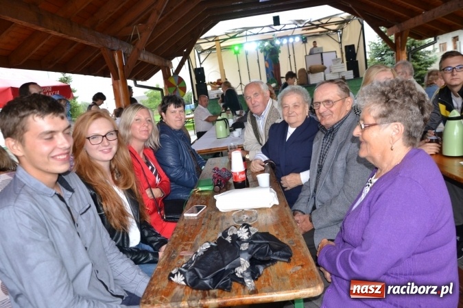 Zdjęcie w galerii na portalu naszraciborz.pl: Piratki z Karaibów na dożynkach w Roszkowie wiadomości z regionu