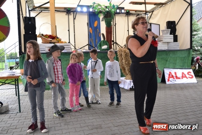 Zdjęcie w galerii na portalu naszraciborz.pl: Piratki z Karaibów na dożynkach w Roszkowie wiadomości z regionu