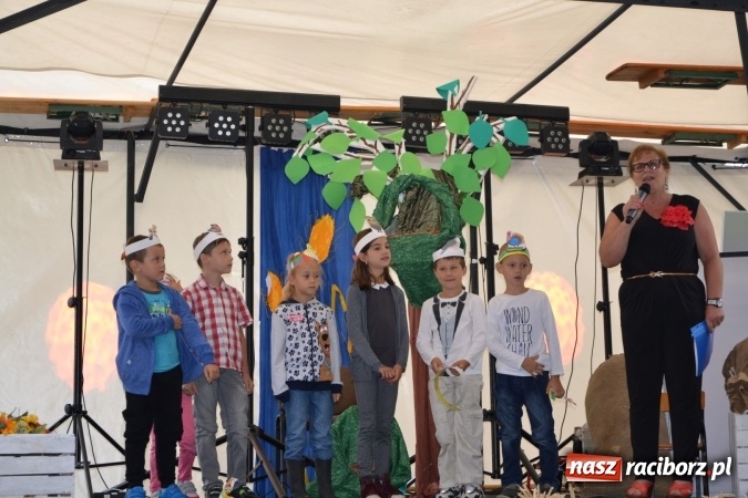 Zdjęcie w galerii na portalu naszraciborz.pl: Piratki z Karaibów na dożynkach w Roszkowie wiadomości z regionu