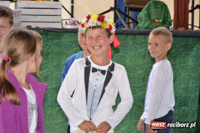 Zdjęcie w galerii na portalu naszraciborz.pl: Piratki z Karaibów na dożynkach w Roszkowie wiadomości z regionu