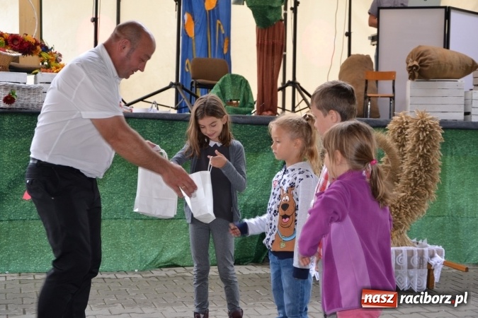 Zdjęcie w galerii na portalu naszraciborz.pl: Piratki z Karaibów na dożynkach w Roszkowie wiadomości z regionu