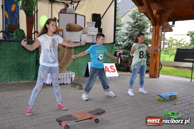 Zdjęcie w galerii na portalu naszraciborz.pl: Piratki z Karaibów na dożynkach w Roszkowie wiadomości z regionu