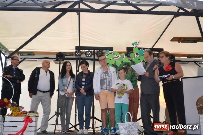 Zdjęcie w galerii na portalu naszraciborz.pl: Piratki z Karaibów na dożynkach w Roszkowie wiadomości z regionu