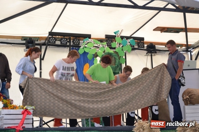 Zdjęcie w galerii na portalu naszraciborz.pl: Piratki z Karaibów na dożynkach w Roszkowie wiadomości z regionu