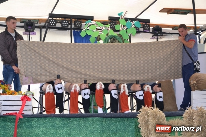 Zdjęcie w galerii na portalu naszraciborz.pl: Piratki z Karaibów na dożynkach w Roszkowie wiadomości z regionu