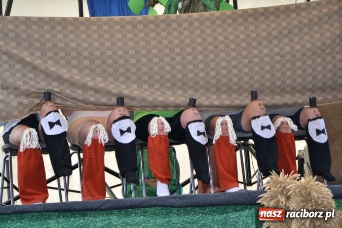 Zdjęcie w galerii na portalu naszraciborz.pl: Piratki z Karaibów na dożynkach w Roszkowie wiadomości z regionu