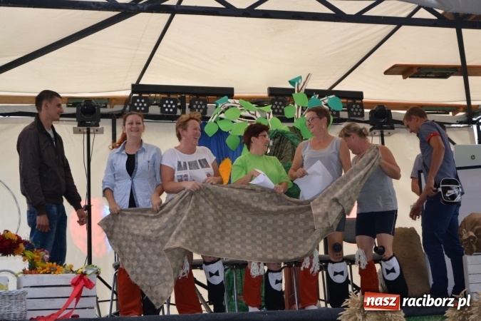 Zdjęcie w galerii na portalu naszraciborz.pl: Piratki z Karaibów na dożynkach w Roszkowie wiadomości z regionu