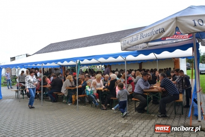 Zdjęcie w galerii na portalu naszraciborz.pl: Piratki z Karaibów na dożynkach w Roszkowie wiadomości z regionu