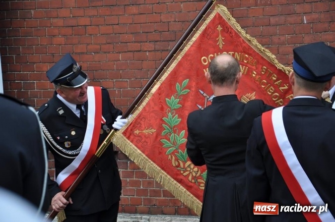 Zdjęcie w galerii na portalu naszraciborz.pl: OSP Kuźnia Raciborska z nowym sztandarem  wiadomości z regionu