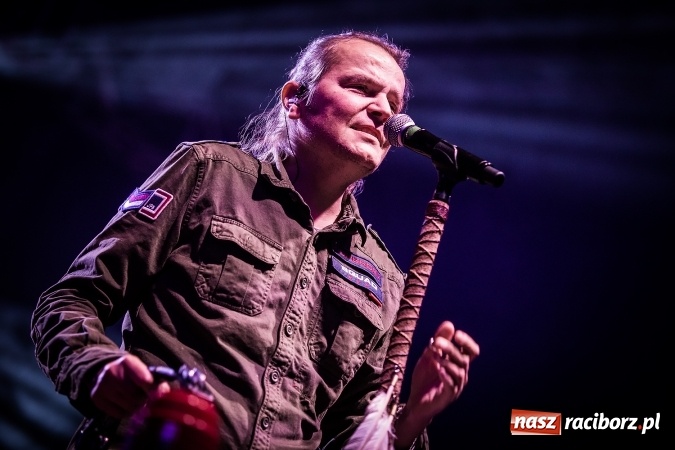 Zdjęcie w galerii na portalu naszraciborz.pl: Mocne zakończenie Memoriału - Wilki z Robertem Gawlińskim porwały tłumy! wiadomości z regionu