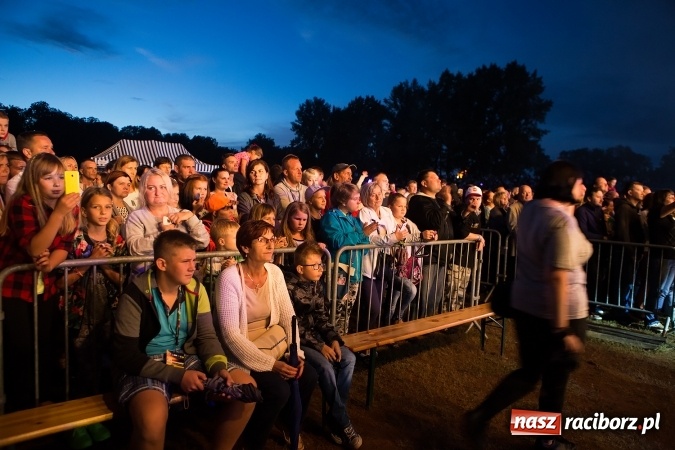 Zdjęcie w galerii na portalu naszraciborz.pl: Mocne zakończenie Memoriału - Wilki z Robertem Gawlińskim porwały tłumy! wiadomości z regionu
