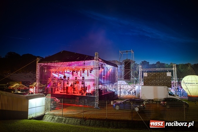 Zdjęcie w galerii na portalu naszraciborz.pl: Mocne zakończenie Memoriału - Wilki z Robertem Gawlińskim porwały tłumy! wiadomości z regionu