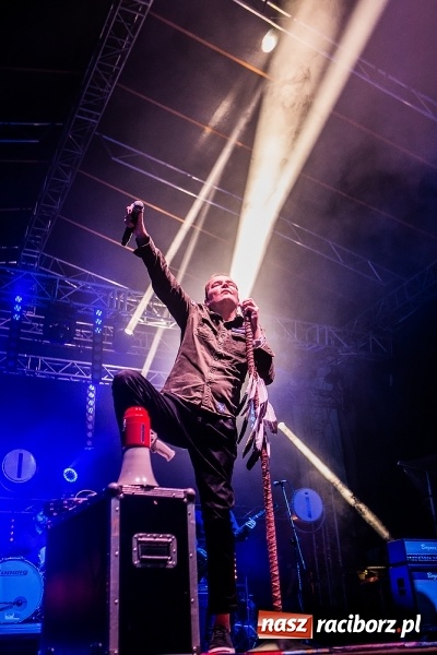 Zdjęcie w galerii na portalu naszraciborz.pl: Mocne zakończenie Memoriału - Wilki z Robertem Gawlińskim porwały tłumy! wiadomości z regionu