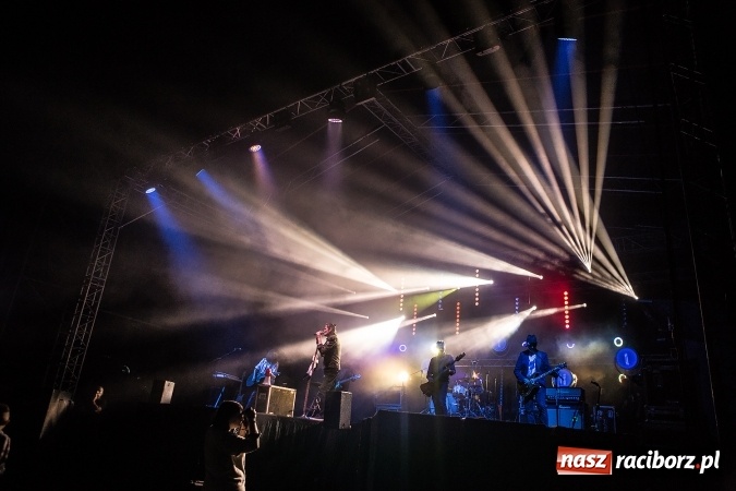 Zdjęcie w galerii na portalu naszraciborz.pl: Mocne zakończenie Memoriału - Wilki z Robertem Gawlińskim porwały tłumy! wiadomości z regionu