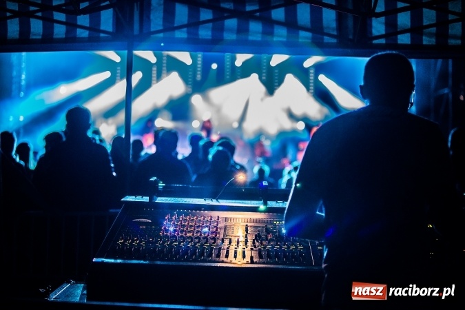 Zdjęcie w galerii na portalu naszraciborz.pl: Mocne zakończenie Memoriału - Wilki z Robertem Gawlińskim porwały tłumy! wiadomości z regionu