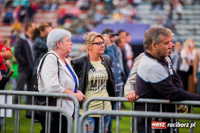 Zdjęcie w galerii na portalu naszraciborz.pl: Mocne zakończenie Memoriału - Wilki z Robertem Gawlińskim porwały tłumy! wiadomości z regionu