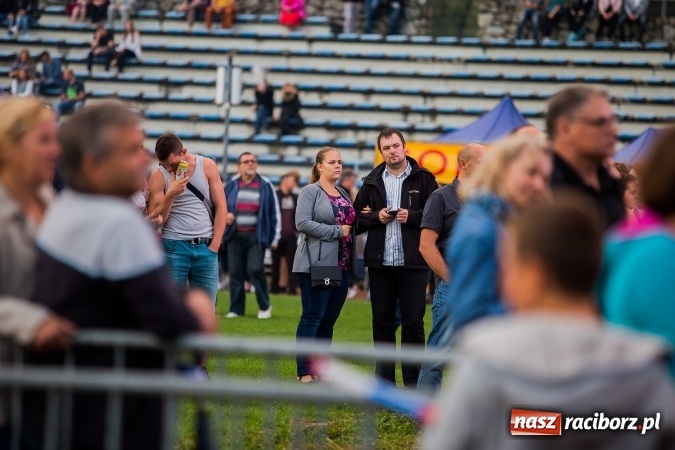 Zdjęcie w galerii na portalu naszraciborz.pl: Mocne zakończenie Memoriału - Wilki z Robertem Gawlińskim porwały tłumy! wiadomości z regionu