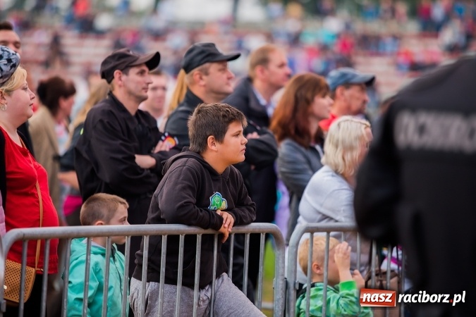 Zdjęcie w galerii na portalu naszraciborz.pl: Mocne zakończenie Memoriału - Wilki z Robertem Gawlińskim porwały tłumy! wiadomości z regionu