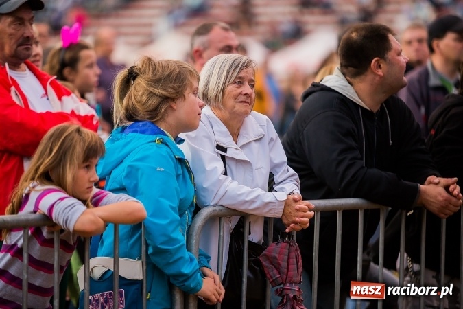 Zdjęcie w galerii na portalu naszraciborz.pl: Mocne zakończenie Memoriału - Wilki z Robertem Gawlińskim porwały tłumy! wiadomości z regionu