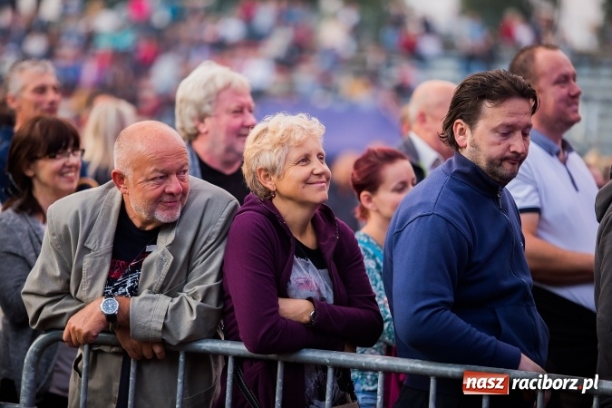 Zdjęcie w galerii na portalu naszraciborz.pl: Mocne zakończenie Memoriału - Wilki z Robertem Gawlińskim porwały tłumy! wiadomości z regionu