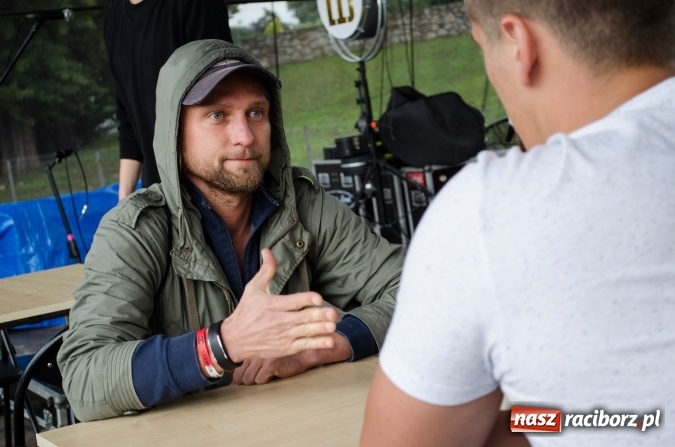 Zdjęcie w galerii na portalu naszraciborz.pl: Papier, kamień, nożyce - zmagania przy stoliku na scenie Memoriału oraz Baw się z nami strażakami i zakładem Ernestyn Janeta wiadomości z regionu