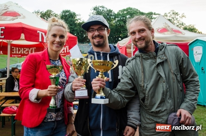 Zdjęcie w galerii na portalu naszraciborz.pl: Papier, kamień, nożyce - zmagania przy stoliku na scenie Memoriału oraz Baw się z nami strażakami i zakładem Ernestyn Janeta wiadomości z regionu