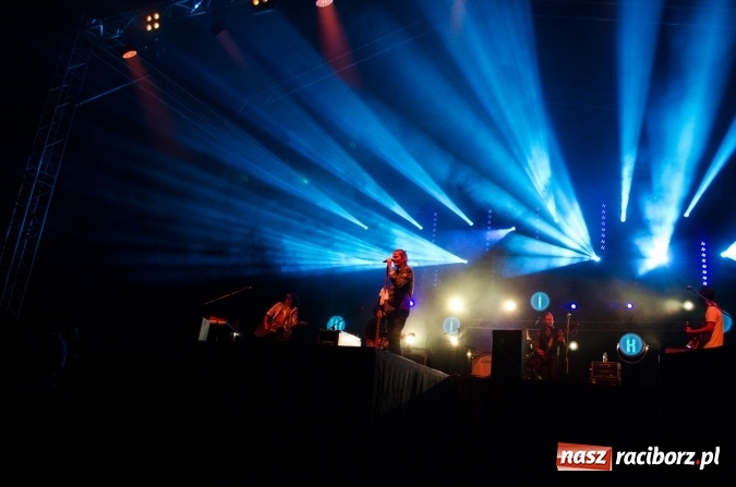 Zdjęcie w galerii na portalu naszraciborz.pl: Papier, kamień, nożyce - zmagania przy stoliku na scenie Memoriału oraz Baw się z nami strażakami i zakładem Ernestyn Janeta wiadomości z regionu