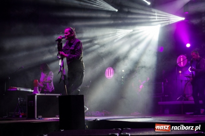 Zdjęcie w galerii na portalu naszraciborz.pl: Papier, kamień, nożyce - zmagania przy stoliku na scenie Memoriału oraz Baw się z nami strażakami i zakładem Ernestyn Janeta wiadomości z regionu