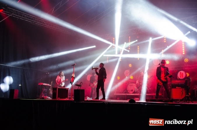 Zdjęcie w galerii na portalu naszraciborz.pl: Papier, kamień, nożyce - zmagania przy stoliku na scenie Memoriału oraz Baw się z nami strażakami i zakładem Ernestyn Janeta wiadomości z regionu