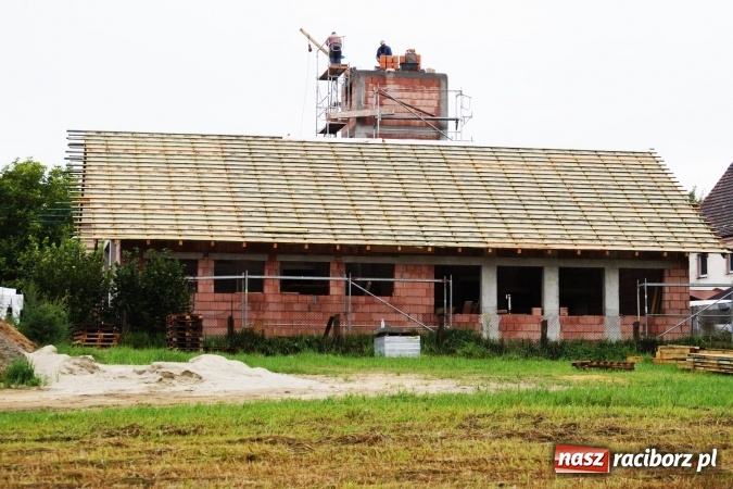 Zdjęcie w galerii na portalu naszraciborz.pl: Budynek nowej remizy w G&oacute;rkach Śl. już stoi wiadomości z regionu