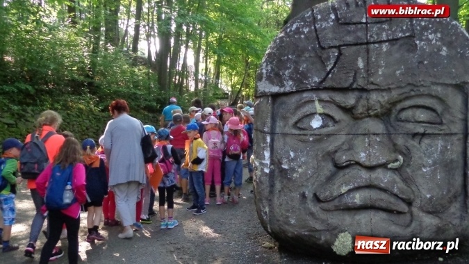 Zdjęcie w galerii na portalu naszraciborz.pl: Uczestnicy Lata z biblioteką na wycieczce w Ustroniu  wiadomości z regionu