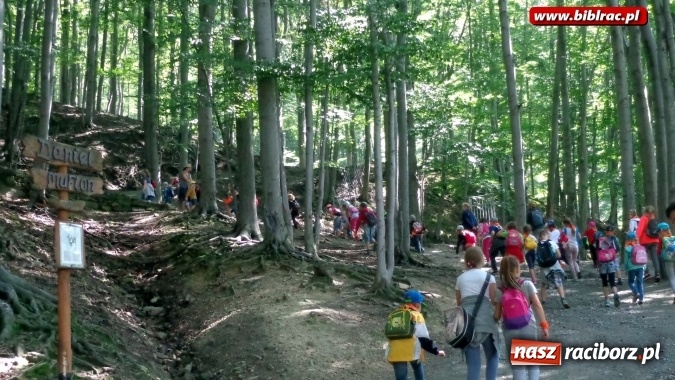 Zdjęcie w galerii na portalu naszraciborz.pl: Uczestnicy Lata z biblioteką na wycieczce w Ustroniu  wiadomości z regionu
