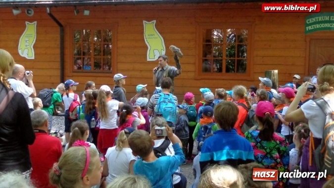 Zdjęcie w galerii na portalu naszraciborz.pl: Uczestnicy Lata z biblioteką na wycieczce w Ustroniu  wiadomości z regionu