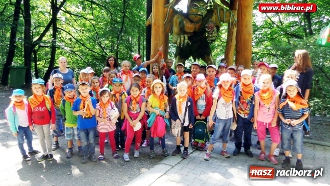 Zdjęcie w galerii na portalu naszraciborz.pl: Uczestnicy Lata z biblioteką na wycieczce w Ustroniu  wiadomości z regionu