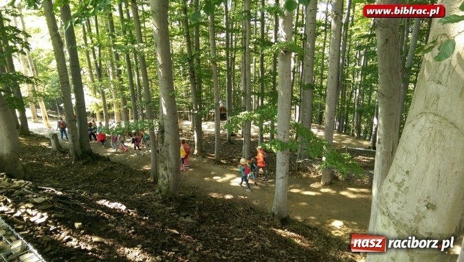 Zdjęcie w galerii na portalu naszraciborz.pl: Uczestnicy Lata z biblioteką na wycieczce w Ustroniu  wiadomości z regionu
