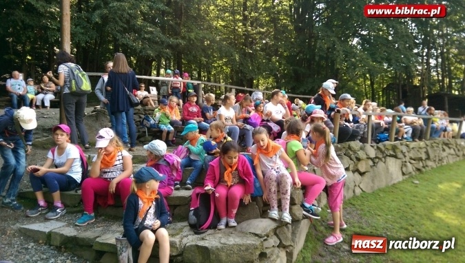 Zdjęcie w galerii na portalu naszraciborz.pl: Uczestnicy Lata z biblioteką na wycieczce w Ustroniu  wiadomości z regionu