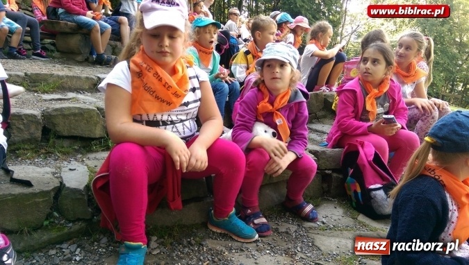 Zdjęcie w galerii na portalu naszraciborz.pl: Uczestnicy Lata z biblioteką na wycieczce w Ustroniu  wiadomości z regionu