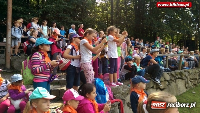 Zdjęcie w galerii na portalu naszraciborz.pl: Uczestnicy Lata z biblioteką na wycieczce w Ustroniu  wiadomości z regionu