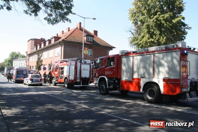 Zdjęcie w galerii na portalu naszraciborz.pl: Zderzenie dwóch opli i peugeota na Pocztowej  wiadomości z regionu