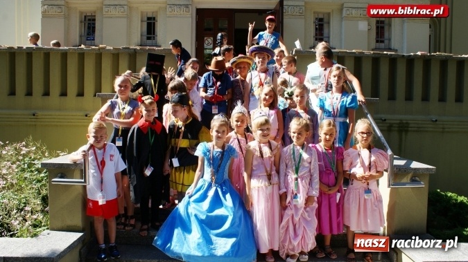 Zdjęcie w galerii na portalu naszraciborz.pl: Lato z biblioteką: Niech żyje bal!  wiadomości z regionu