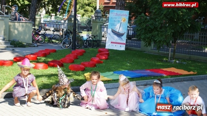 Zdjęcie w galerii na portalu naszraciborz.pl: Lato z biblioteką: Niech żyje bal!  wiadomości z regionu