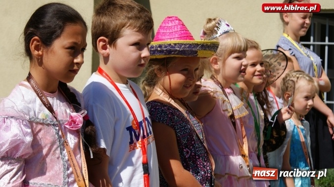 Zdjęcie w galerii na portalu naszraciborz.pl: Lato z biblioteką: Niech żyje bal!  wiadomości z regionu