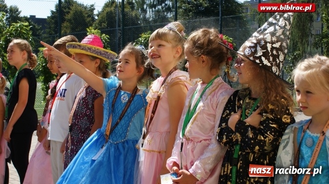 Zdjęcie w galerii na portalu naszraciborz.pl: Lato z biblioteką: Niech żyje bal!  wiadomości z regionu