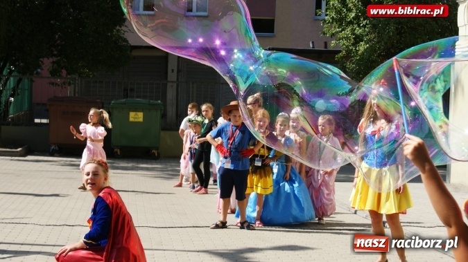 Zdjęcie w galerii na portalu naszraciborz.pl: Lato z biblioteką: Niech żyje bal!  wiadomości z regionu