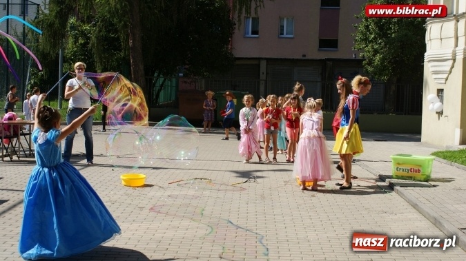 Zdjęcie w galerii na portalu naszraciborz.pl: Lato z biblioteką: Niech żyje bal!  wiadomości z regionu