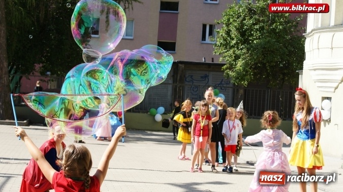Zdjęcie w galerii na portalu naszraciborz.pl: Lato z biblioteką: Niech żyje bal!  wiadomości z regionu
