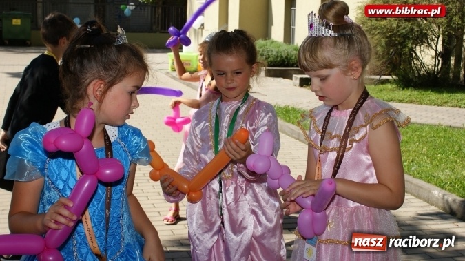 Zdjęcie w galerii na portalu naszraciborz.pl: Lato z biblioteką: Niech żyje bal!  wiadomości z regionu