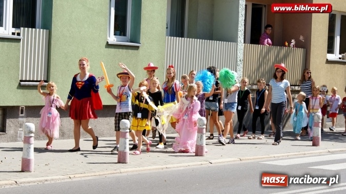 Zdjęcie w galerii na portalu naszraciborz.pl: Lato z biblioteką: Niech żyje bal!  wiadomości z regionu