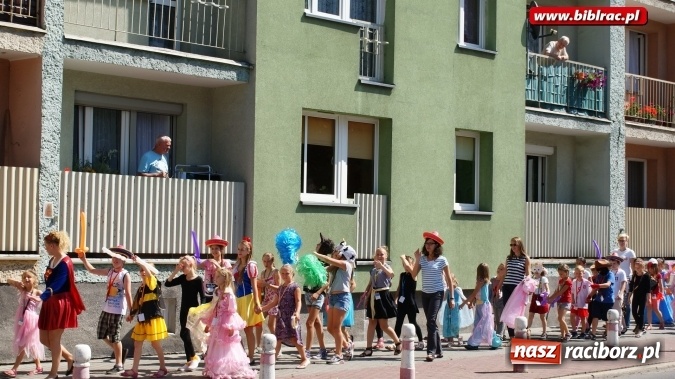Zdjęcie w galerii na portalu naszraciborz.pl: Lato z biblioteką: Niech żyje bal!  wiadomości z regionu
